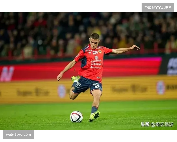 热那亚迎战佛罗伦萨，德罗西上任后首秀受关注