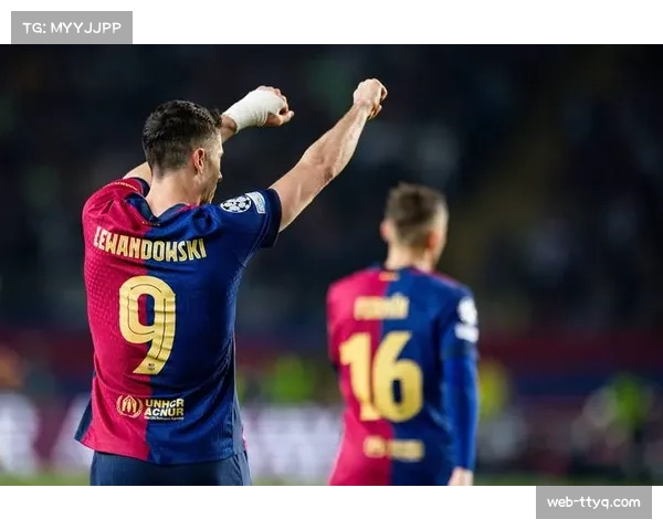 37岁莱万创纪录戴帽，巴萨客场告捷却暴露防守顽疾